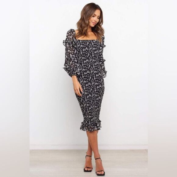 Petal & Pup midi Ruched floral dress with bell sleeves - Picture 2 of 13